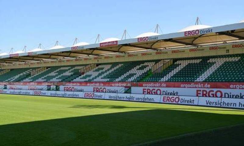 Die Gegengerade im Sportpark Sommer